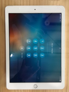 iPad5画面割れ-1